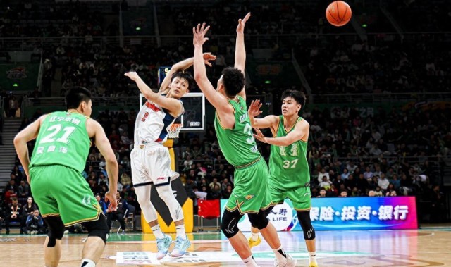 30分大败！辽篮两点不如广东，亨特首秀没亮点，杨鸣赛后发火