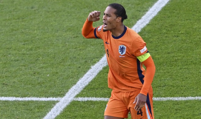 斯塔姆：范迪克就是未来后卫的模板；廷伯素质全面左中右都能胜任