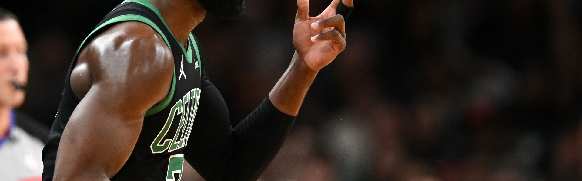 LOL Worlds 积分榜-稳定输出！杰伦·布朗半场13中5拿下17分4板3助1断 次节10分