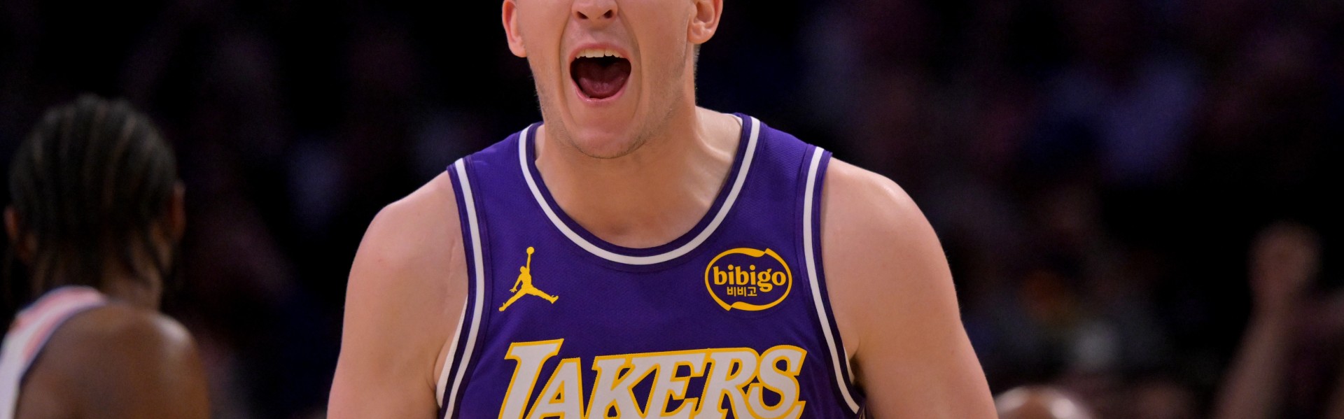 英雄联盟积分排名-赛季场均20+且真实命中率65+%的后卫：里夫斯、库里、亚历山大