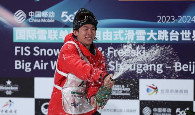 电竞战绩-苏翊鸣单挑日本四将夺冠 新周期仍是最强单板少年